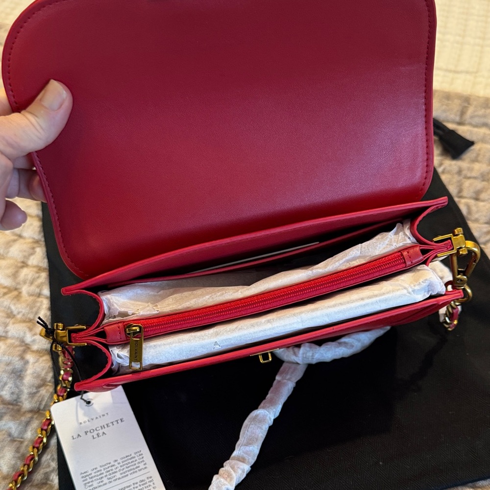 Red Leather Women's Bolvaint crossbody Bag NEW WITH TAGS - Picture 3 of 11